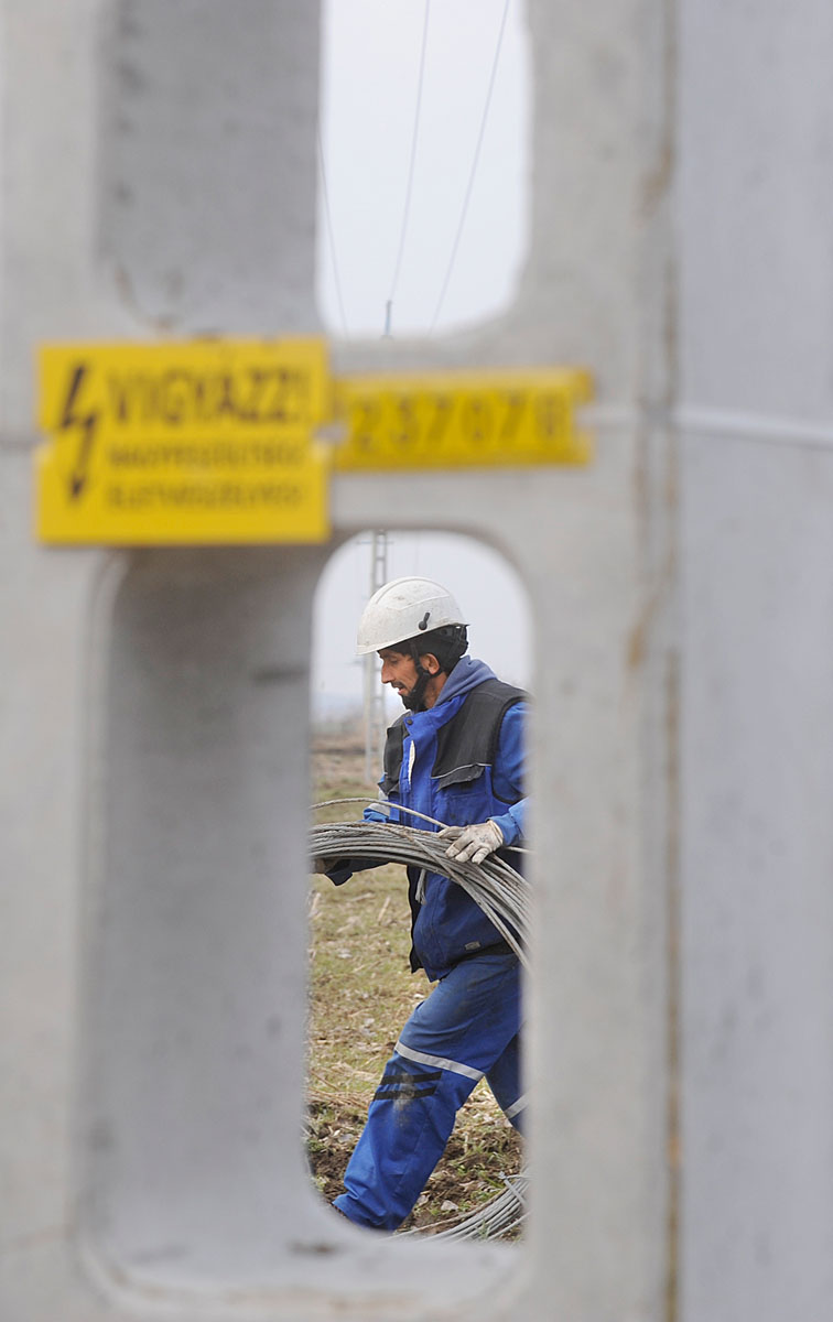 Vezetékcsere. Ellehetetlenülésüktől tartanak a szolgáltatók