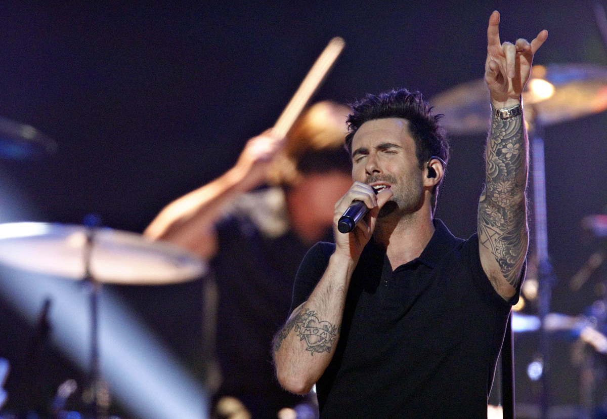 A Maroon 5 a is fellépett a Grammy-jelöltek bejelentésének estélyén. A banda februárban bezsebelheti a legjobb szóló pop albumnak járó díjat