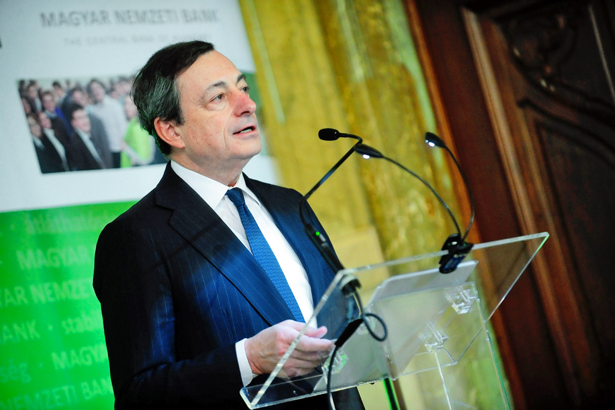 Mario Draghi, az EKB elnöke a tegnapi konferencián