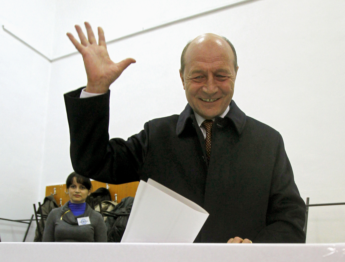 Basescu vasárnap az urnák előtt. Az RMDSZ is Victor Pontát bízná meg kormányalakítással