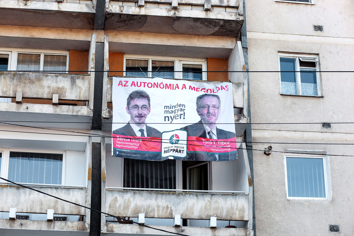 Az Erdélyi Magyar Néppárt választási plakátja