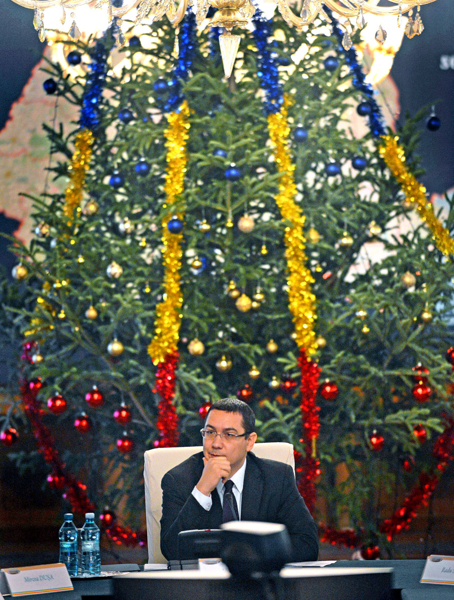 Victor Ponta román kormányfő a választások után: karácsonyi hangulatban