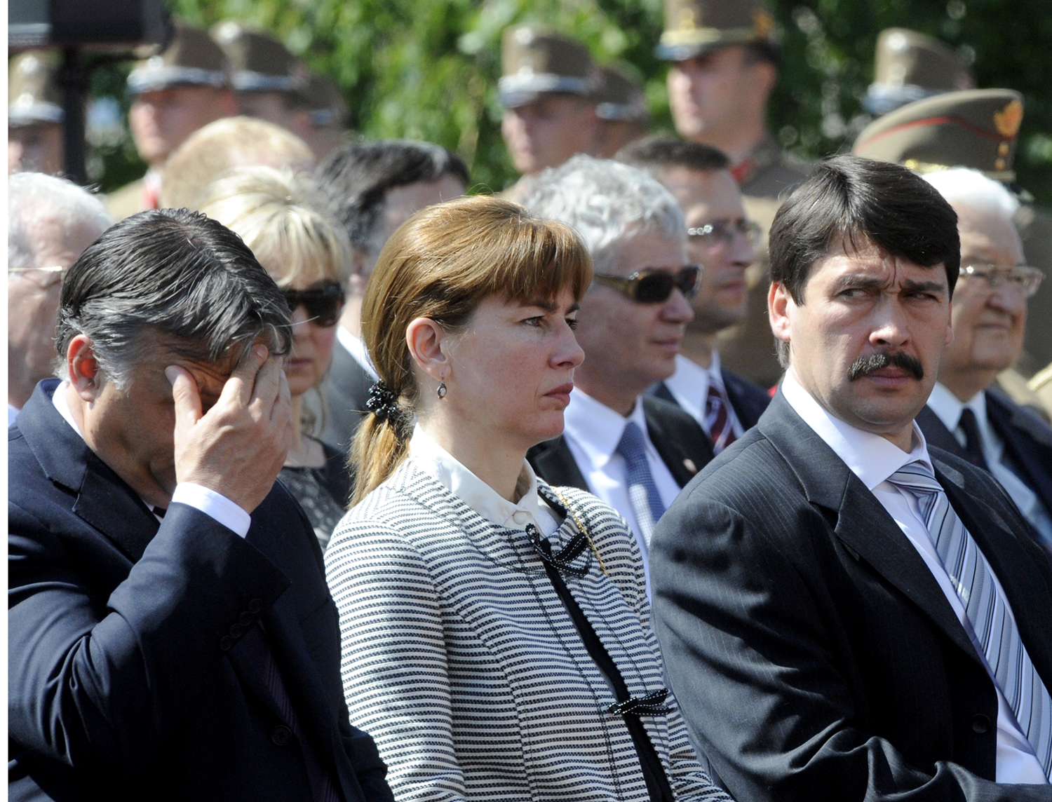 Áder János államfő hivatalba lépésének ünnepén, mellette felesége és Orbán Viktor