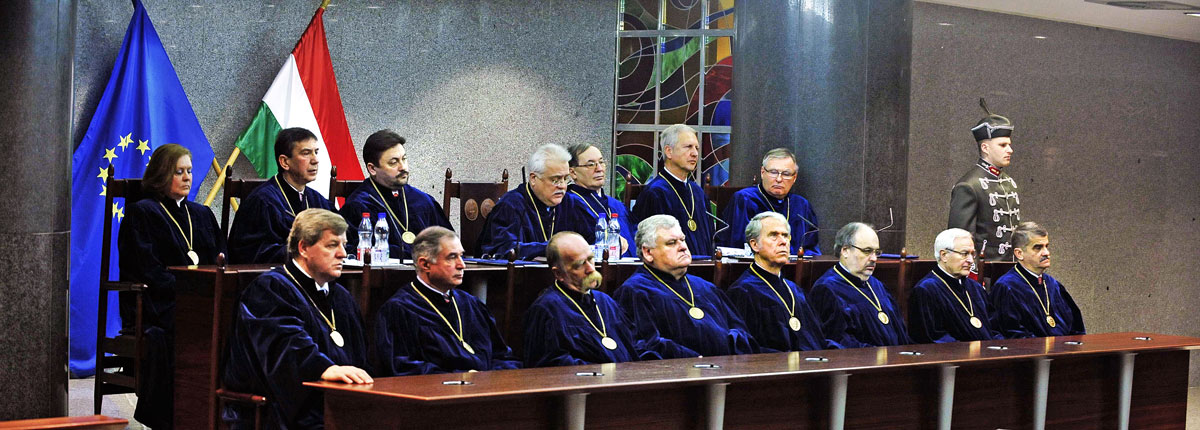 A teljes Alkotmánybíróság. A 2011 óta hivatalba lépett bírók következetesen szembemennek a többségi állásponttal