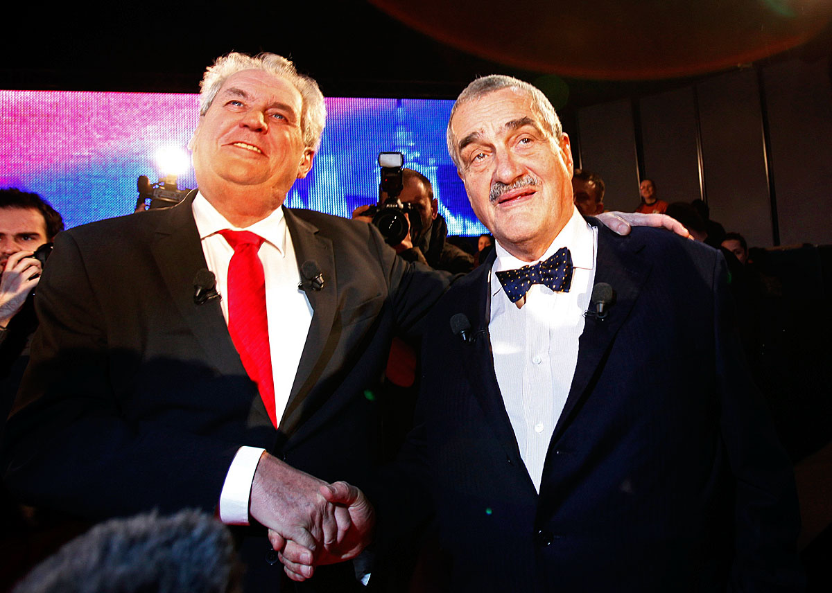 Milos Zeman és Karel Schwarzenberg elnökjelölti tévévitájuk előtt