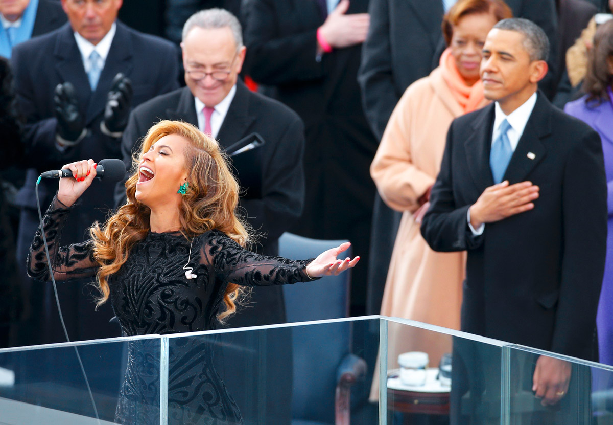 Beyonce előadásában hallgatja Obama az Egyesült Államok himnuszát a beiktatási ceremónián
