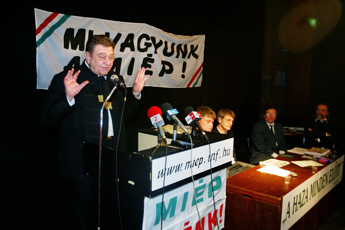 Rozgonyi Ernő a MIÉP 2003-as rendezvényén, a Jobbik után most újra a régi pártjában folytatja