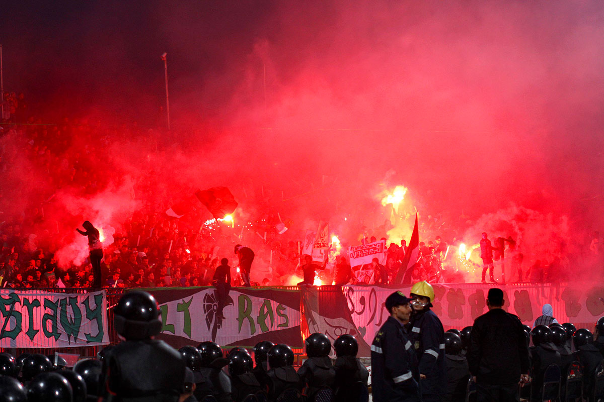 Az észak-egyiptomi kikötővárosban, Port Szaídban szerda este 74 ember vesztette életét egy futballmeccsen kitört tömegverekedésben