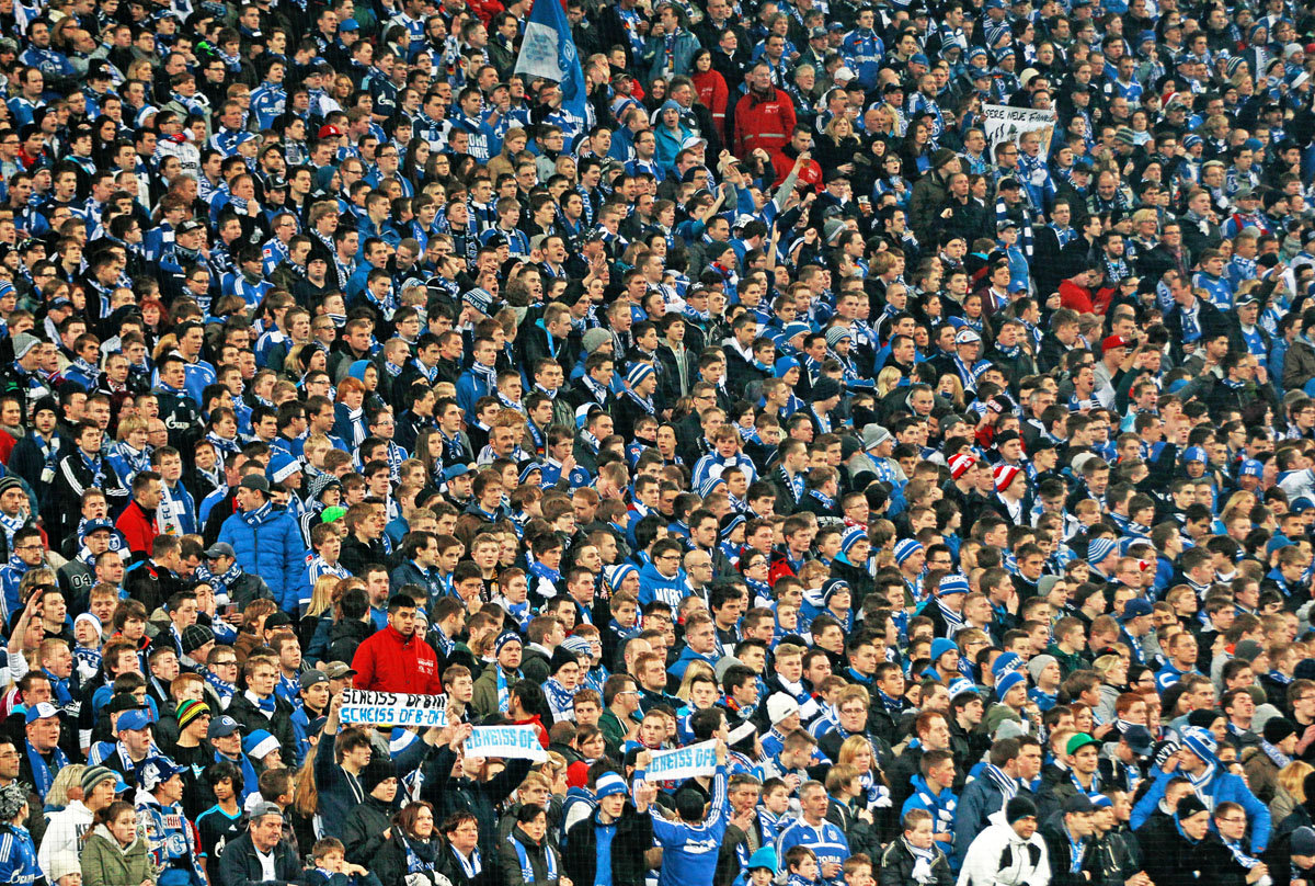 A nyitányon: Schalke–Hannover. Gelsenkirchenben eddig csalódás és meccsenként 61 309 néző
