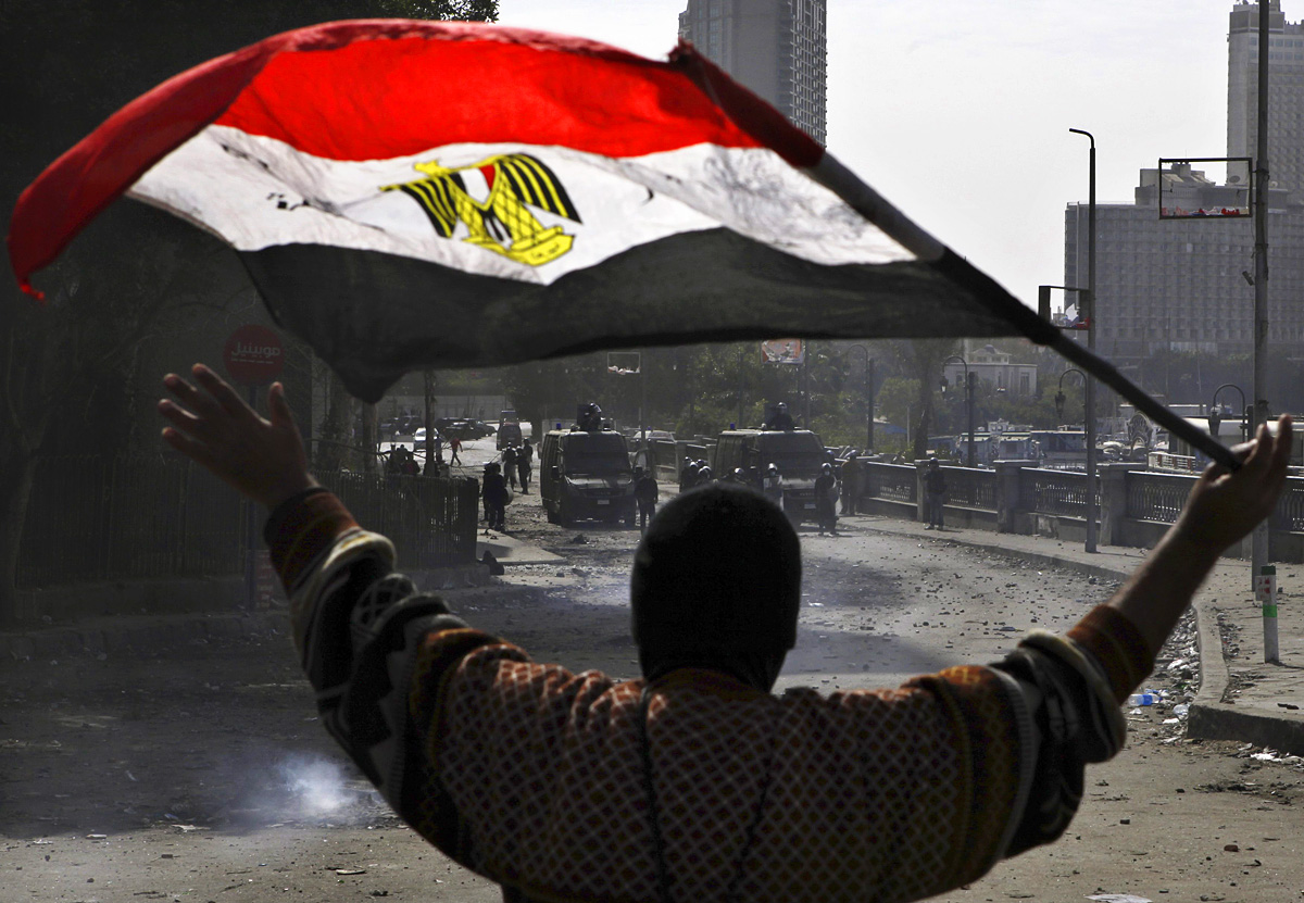 Murszi ellenes tüntető Kairóban