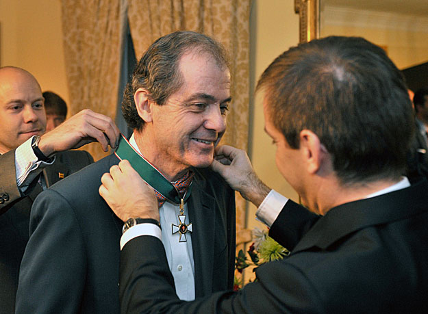 Mark Palmert 2009-ben a Magyar Köztársasági Érdemrend Középkeresztjével tüntette ki Bajnai Gordon