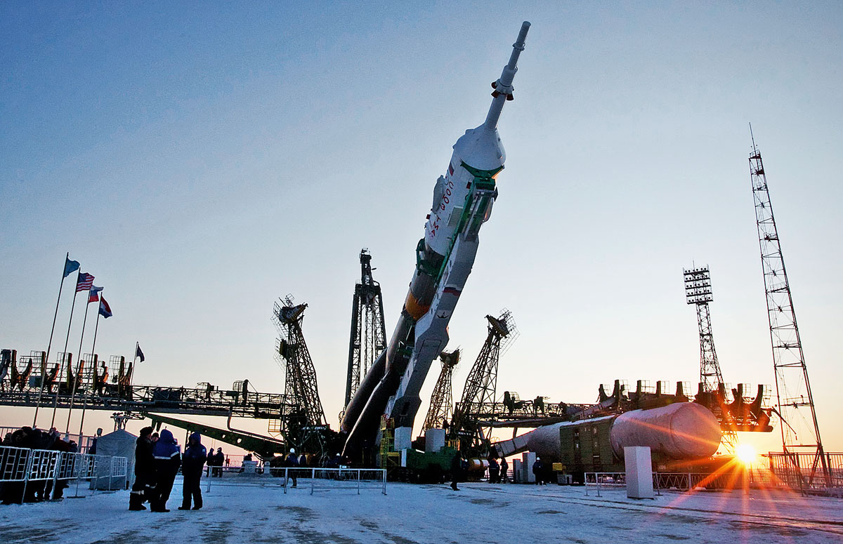 Bajkonuri emlék – 2011 decemberében kilövésre készítik elő a Szojuz TMA-03M űrhajót
