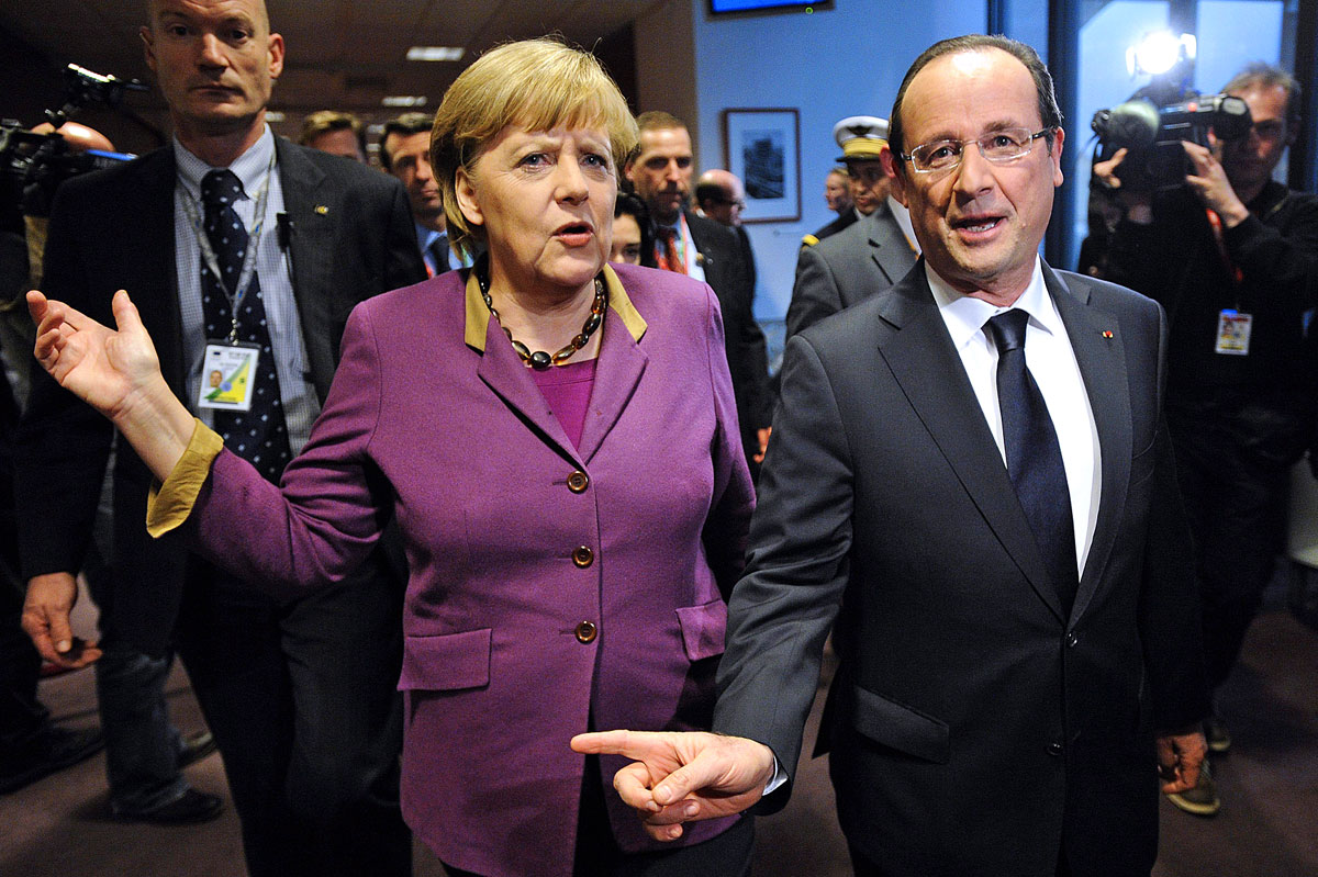 Angela Merkel német kancellár és Francois Hollande francia elnök az EU-csúcs után