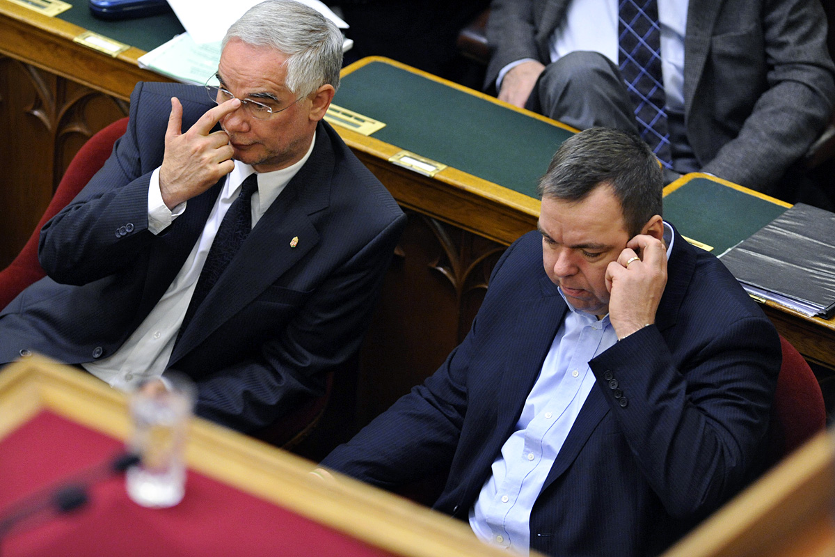 Balog Zoltán és L. Simon László a parlamentben hétfőn