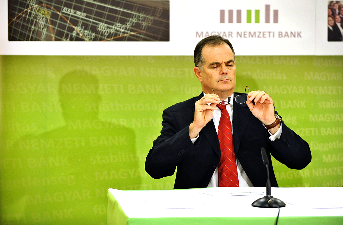 Simor András a monetáris tanács novemberi kamatdöntő ülését követő sajtótájékoztatón.