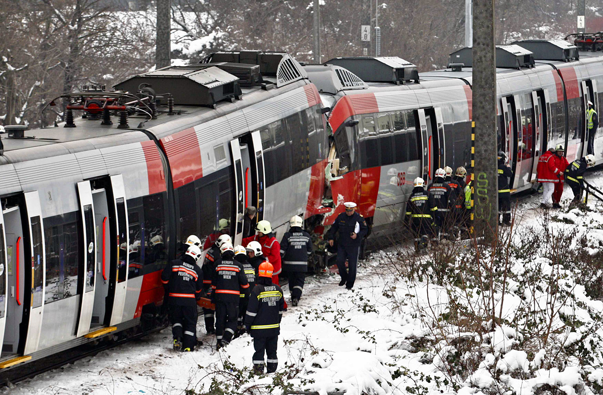 Összeütközött egymással két elővárosi vasúti szerelvény hétfőn reggel Bécsben