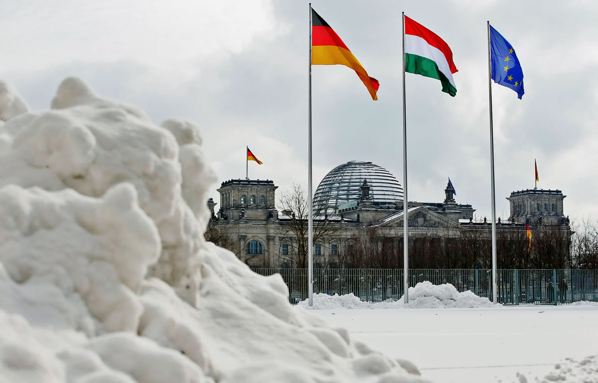 Áder Jánosnak leng a magyar zászló Berlinben