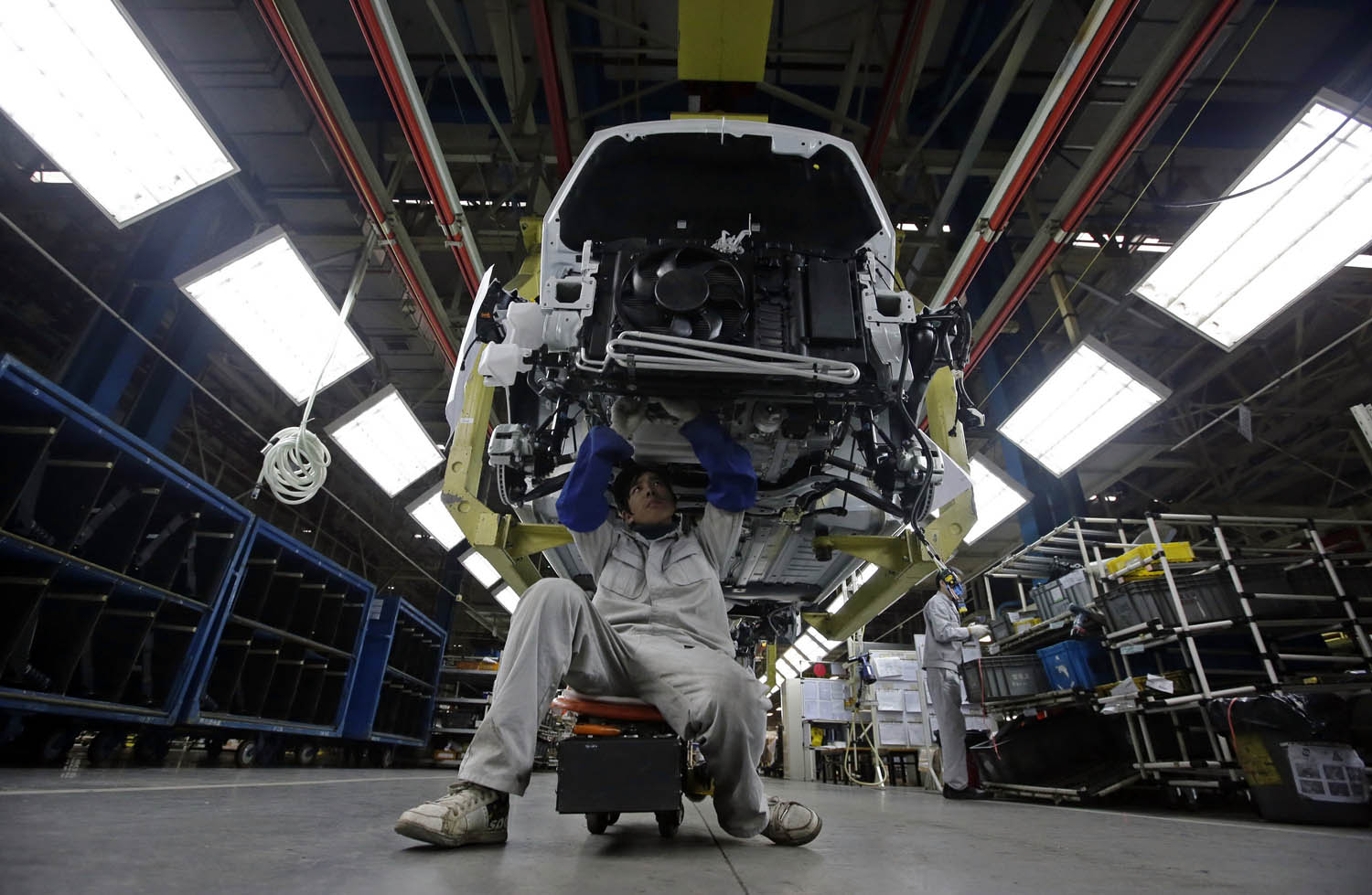 Összeszerelés a Peugeot-Citroen Wuhani gyárában. Egyre emelkedik a hatékonyság is