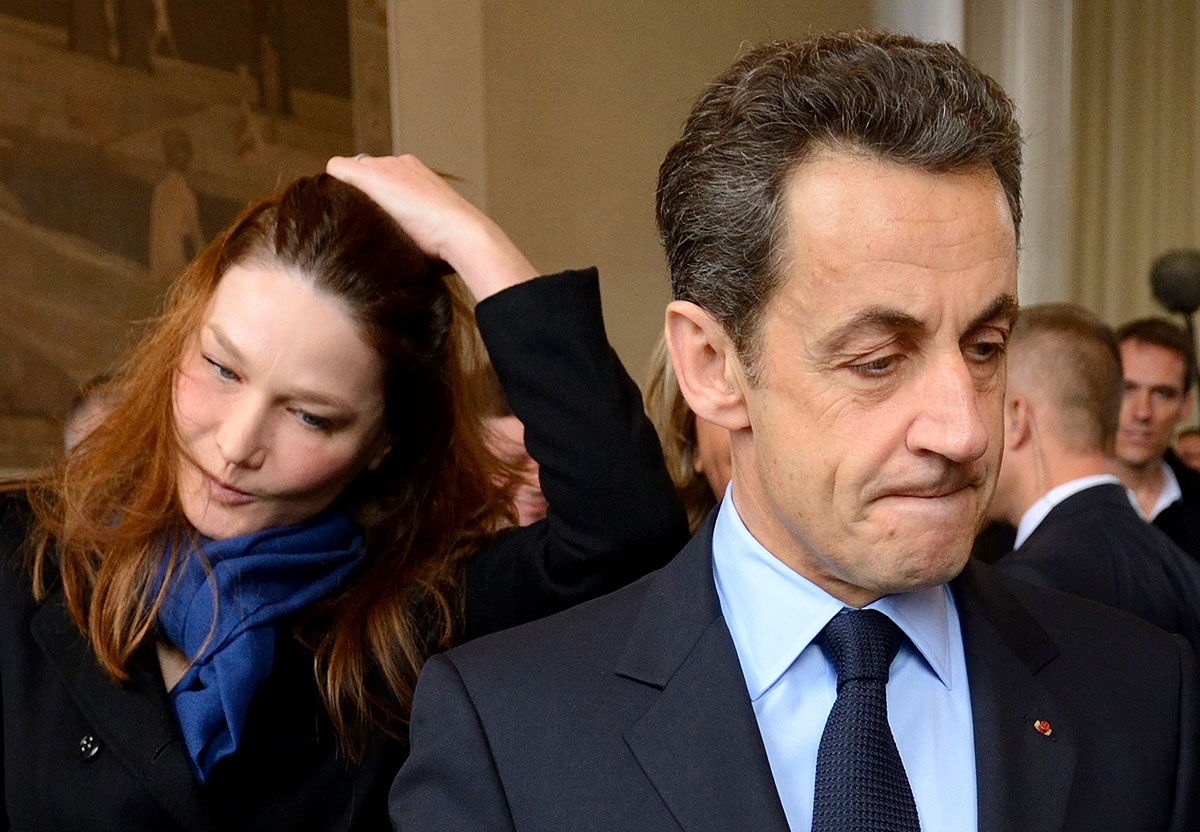 Nicolas Sarkozy és felesége, Carla Bruni a tavalyi elnökválasztás napján. Politikai módszerek?