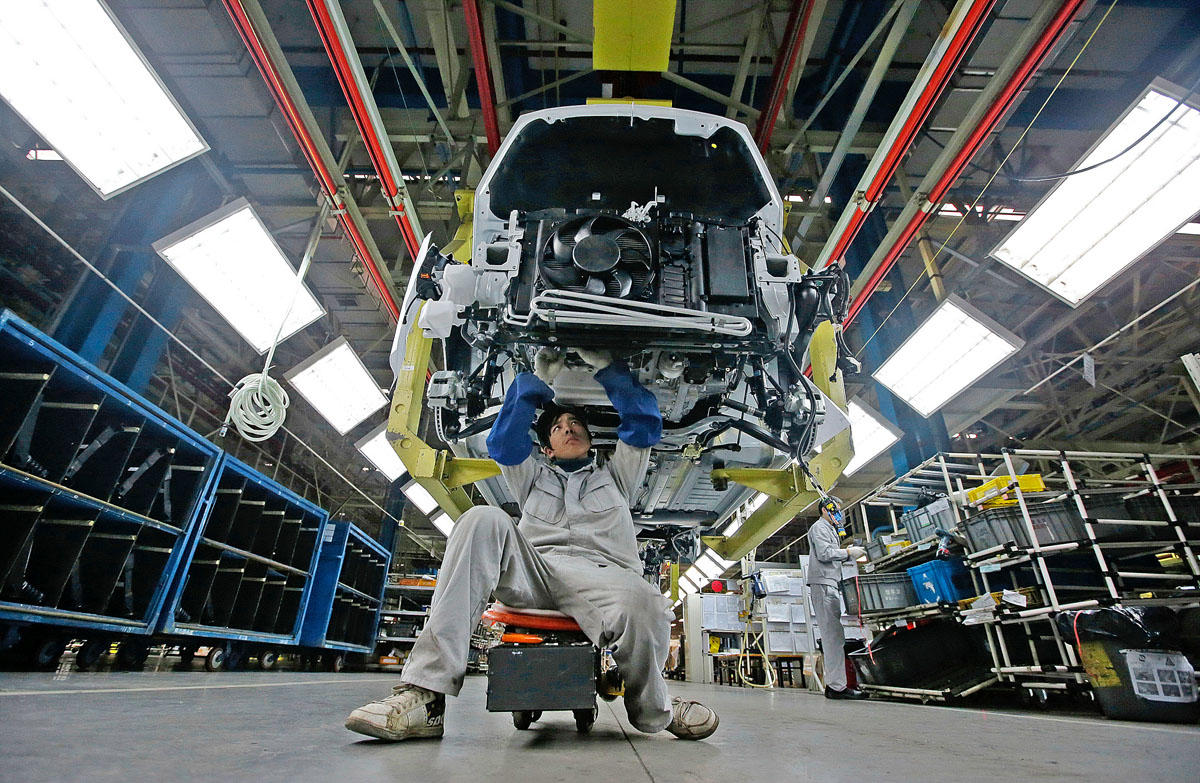 Összeszerelés a Peugeot-Citroën wuhani gyárában. Egyre emelkedik a hatékonyság