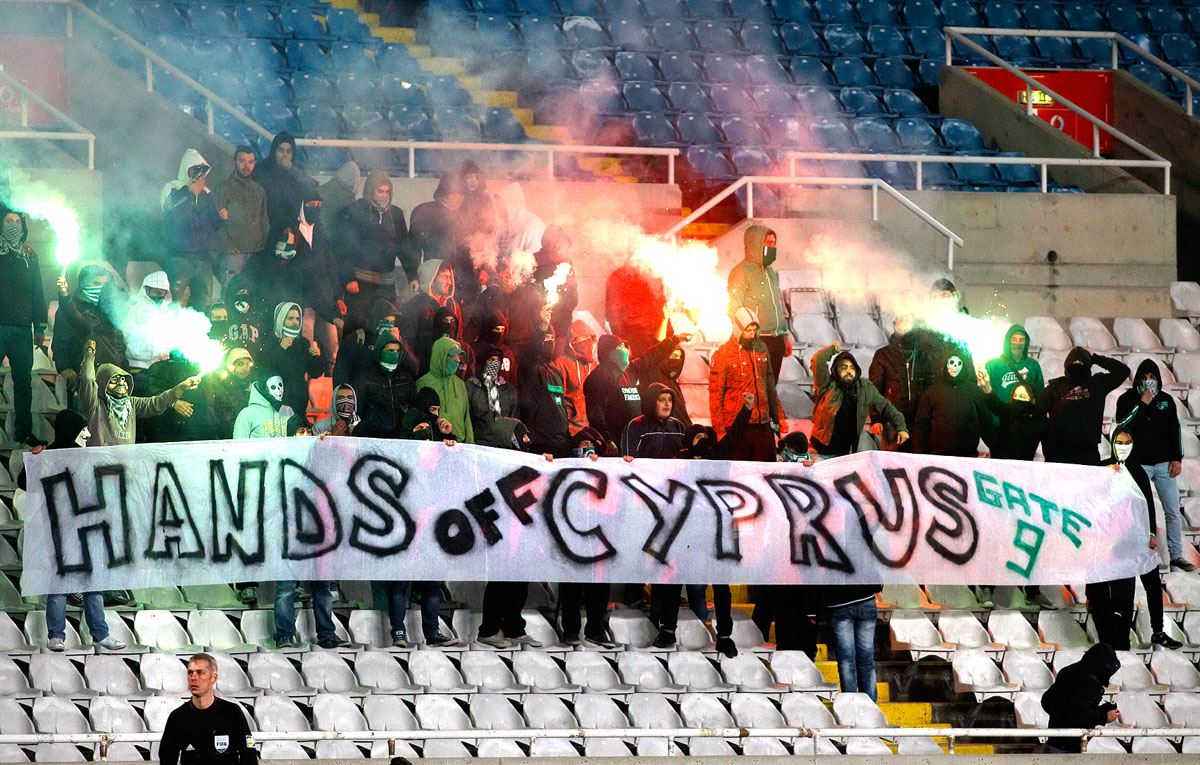 El a kezekkel Ciprustól! – a futballszurkolók a ciprusiak Svájc elleni vb-selejtezőjén üzentek