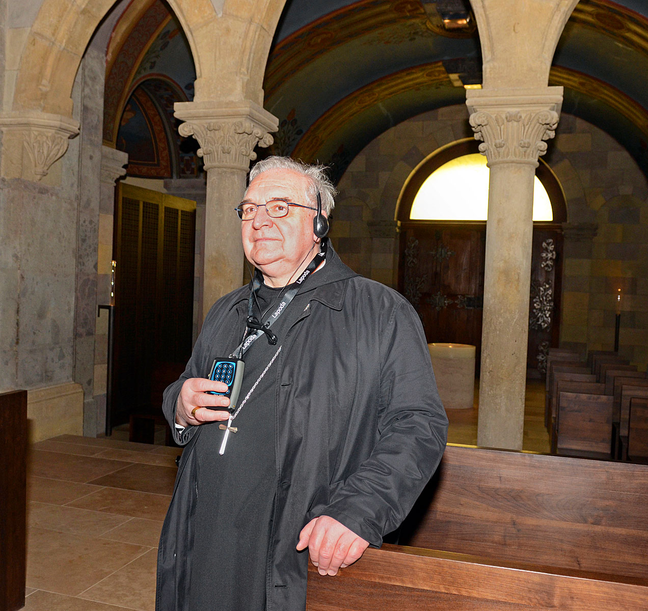 Várszegi Asztrik pannonhalmi püspök-főapát turistának álcázva