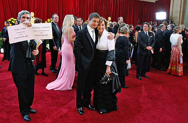 Jeremy Renner, A bombák földjén Oscar-díjra jelölt főszereplője és édesanyja. A 42 éves színész a napokban apa lett