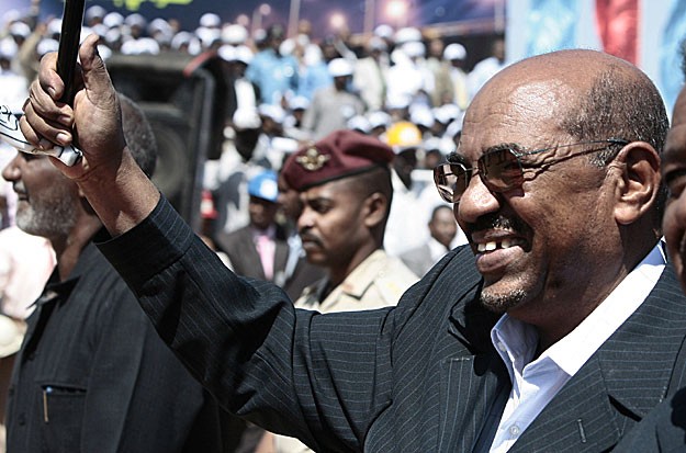 Omar el-Besír szudáni elnök 2009-ben. Párbeszédet ajánlott, kérdés, milyen feltételekkel