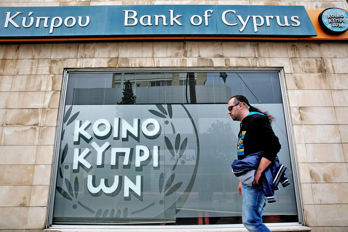 A Bank of Cyprus fiókja Nicosiában. A nagybetétesek csak pénzük kisebb részéért kapnak részvényeket