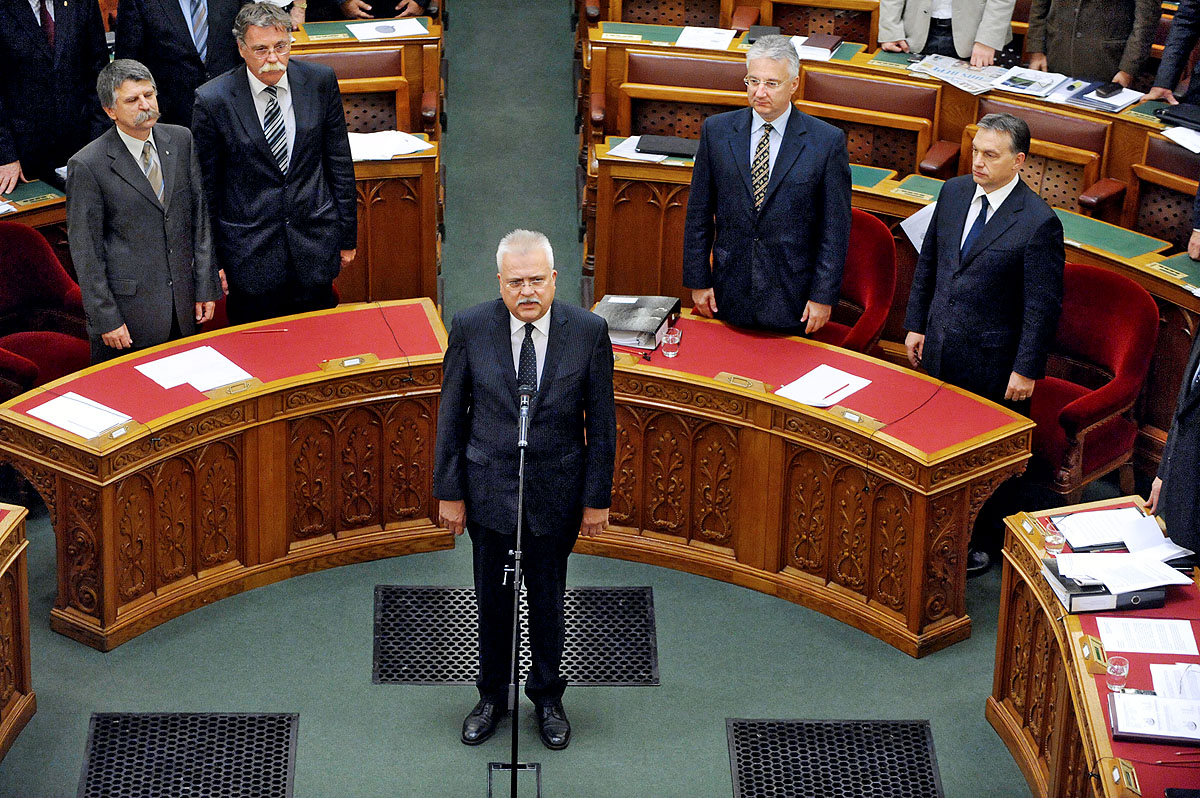Paczolay Péter újraválasztása 2011-ben. Jövőre már a politikai jelöltek kerülnek többségbe