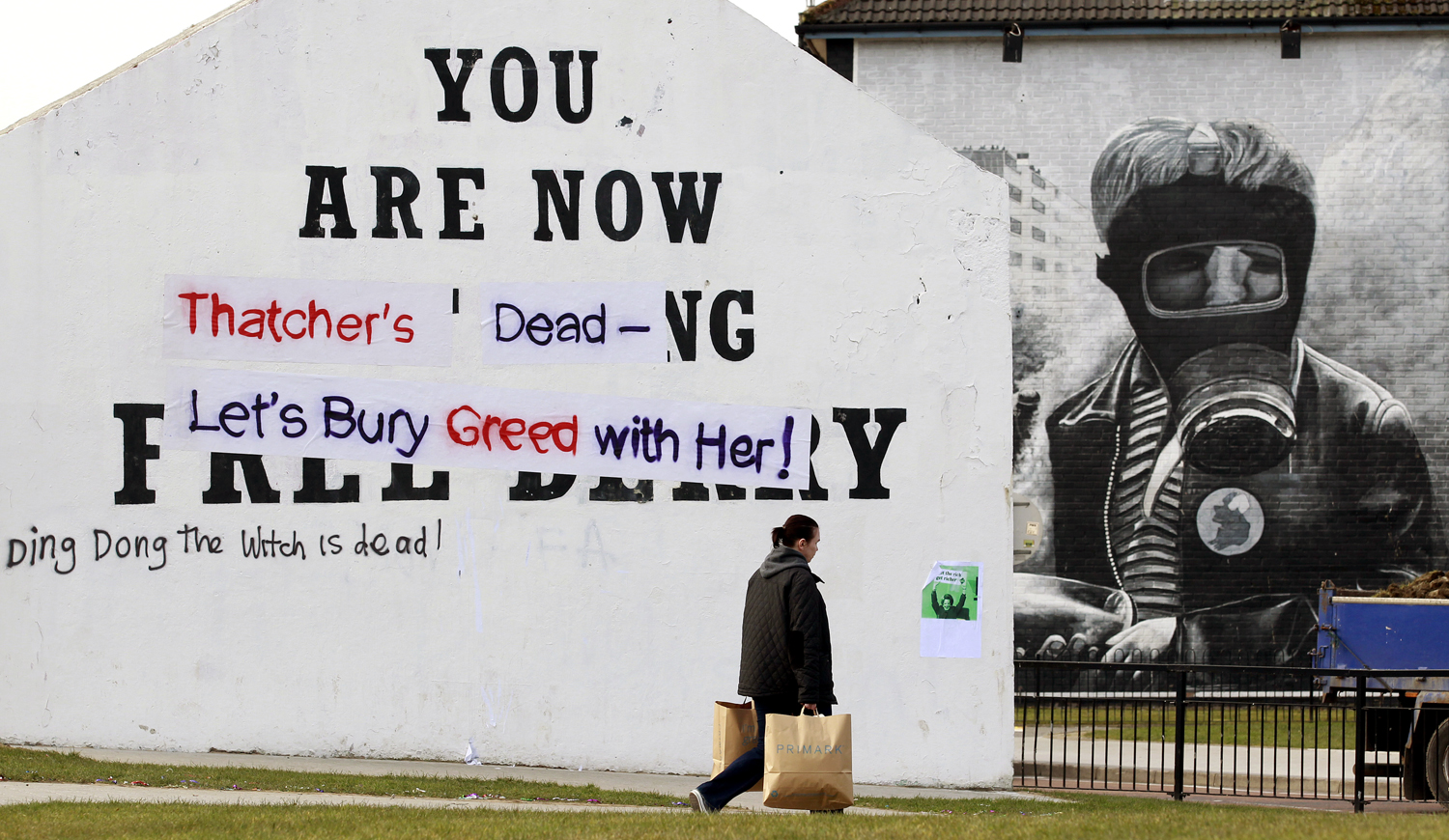 Thatcher halott, temessük el vele a kapzsiságot - áll egy halálon túl sem békülő feliraton Észak-Írországban