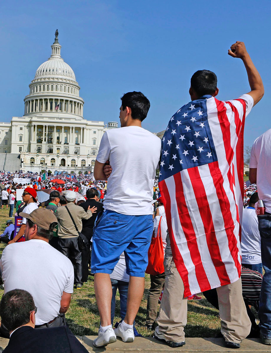 A bevándorlás reformjáért tüntettek a törvényhozás épülete előtt