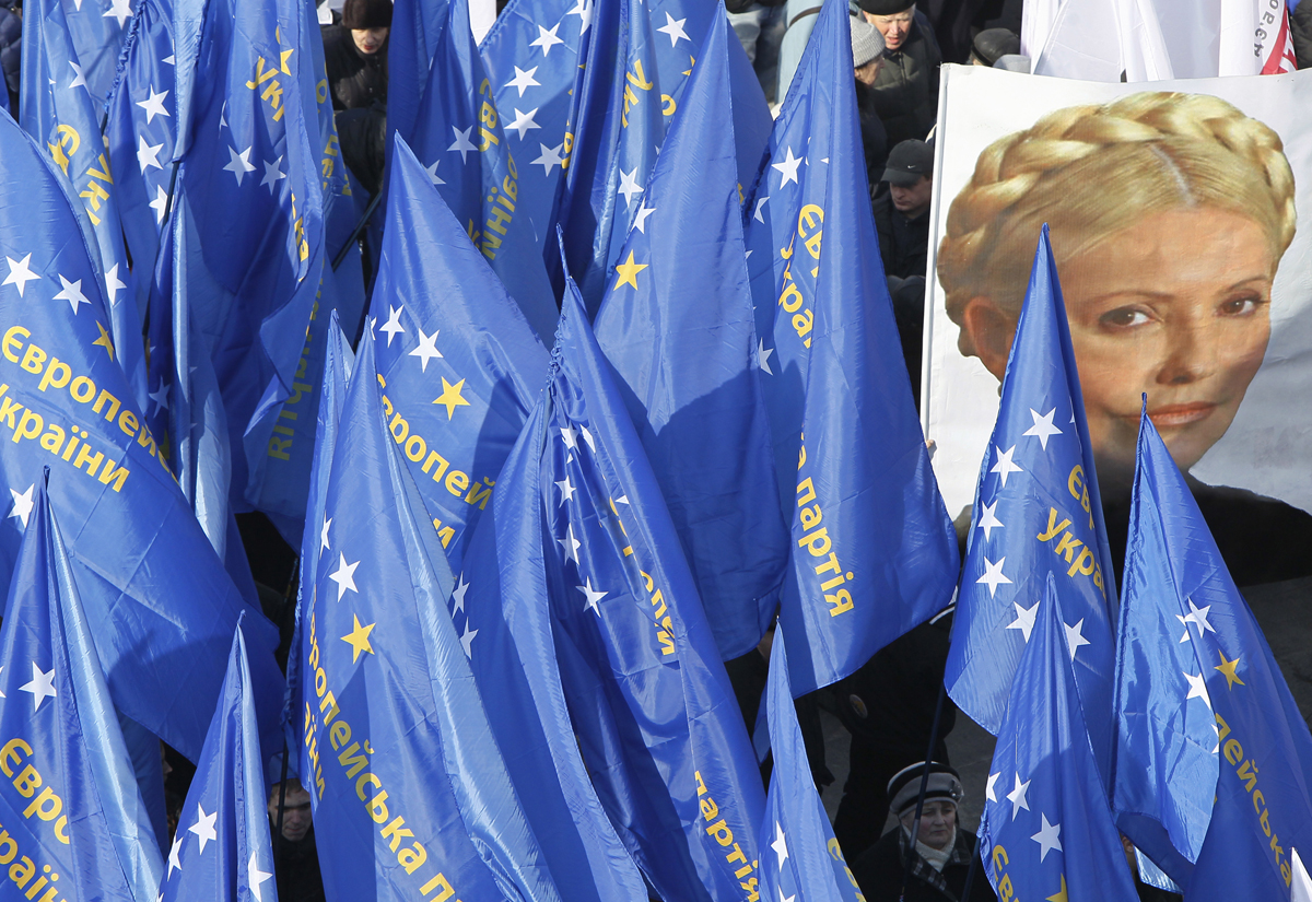 Timosenko melletti EU-párti tüntetés Kijevben februárban. Elfedi a nagyobb érdek.