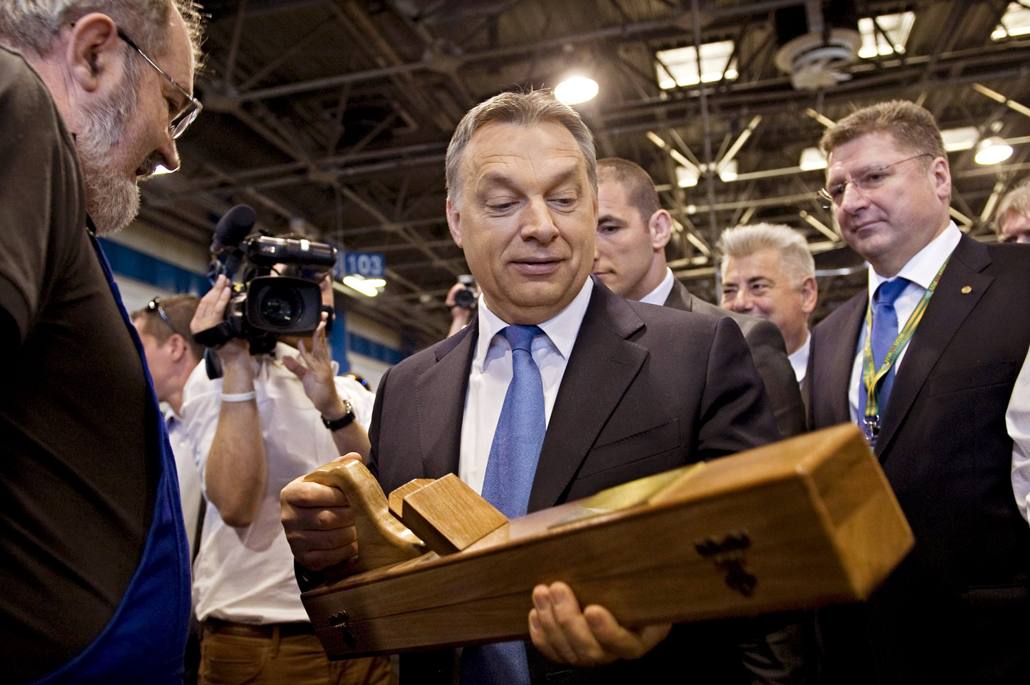 Orbán Viktor tovább gyalulná a rezsit. A Fidesz szerint ebből háború lesz