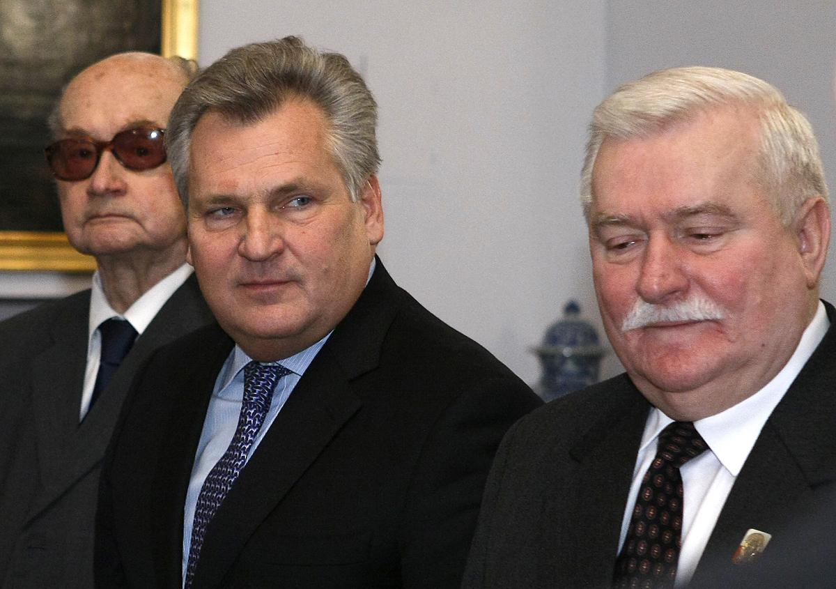 Lengyel elnökök egymás közt: Wojciech Jaruzelski, Aleksander Kwasniewski, és Lech Walesa 2010-ben