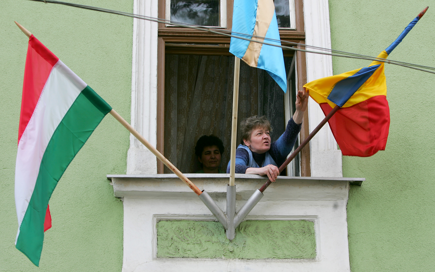 Zászlóigazítás Székelyudvarhelyen: Románia lakosainak száma több mint kétmillió fővel csökkent, de megfogyatkozott a magyar kisebbség is