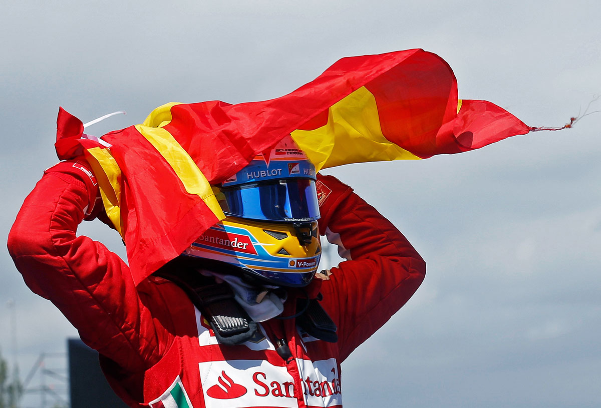 Spanyol öröm a pályán és a lelátókon: Alonso nyert Barcelonában