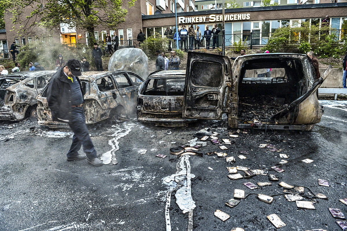 A zavargók napok óta gyújtogatnak Stockholmban