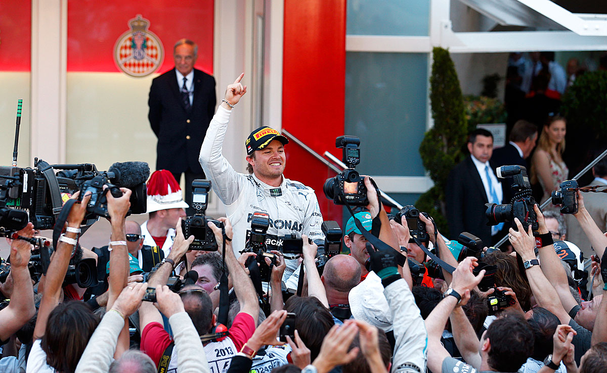 Túlóráznia kellett a balesetek miatt, Rosberg örömét azonban ez nem ronthatta el