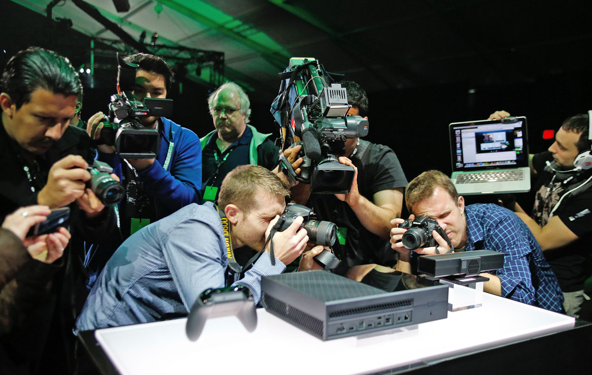 Akár egy világsztárt fotózzák az Xbox One-t május 21-i redmondi világpremierjén
