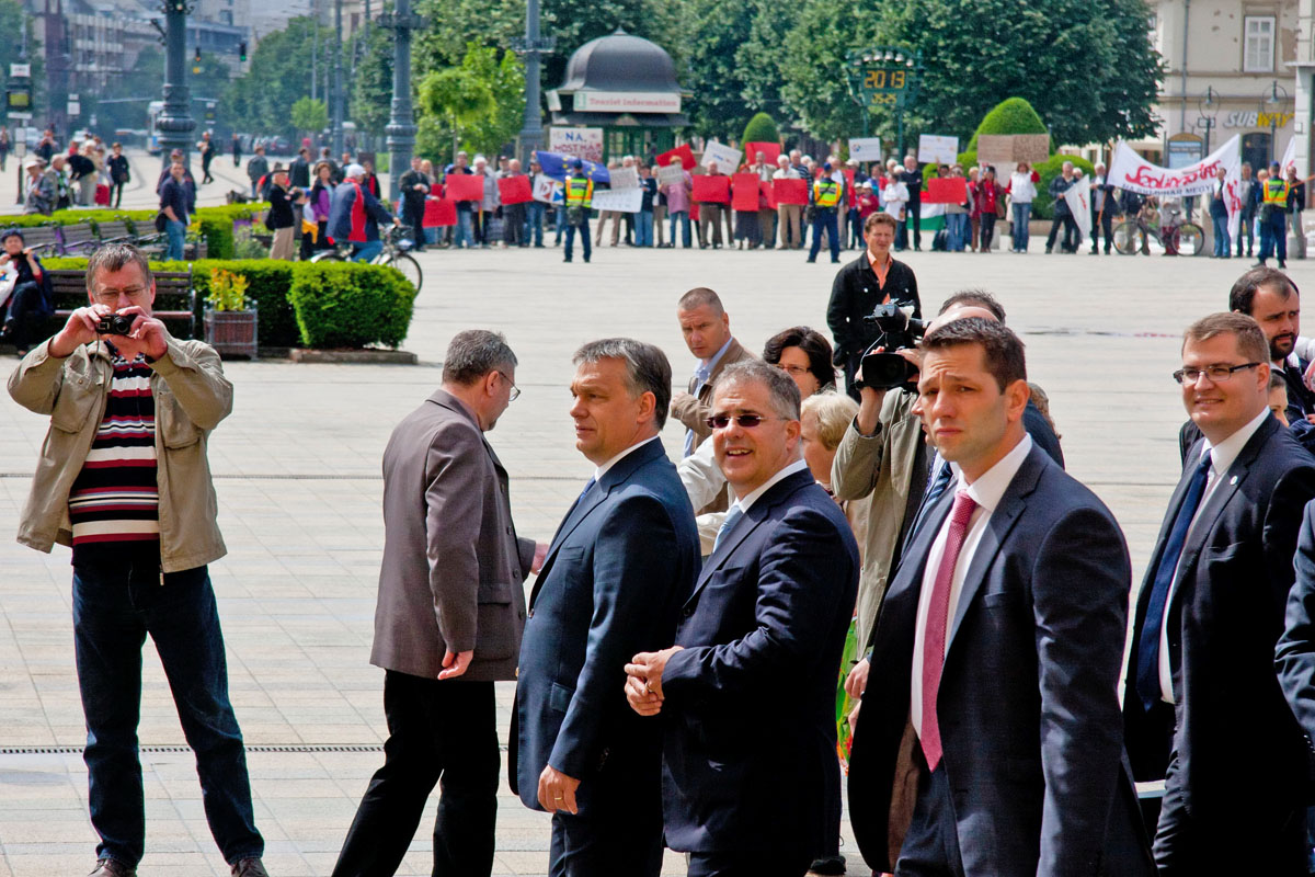 Orbán Viktor és Kósa Lajos szombaton a felújított debreceni Nagytemplom előtt