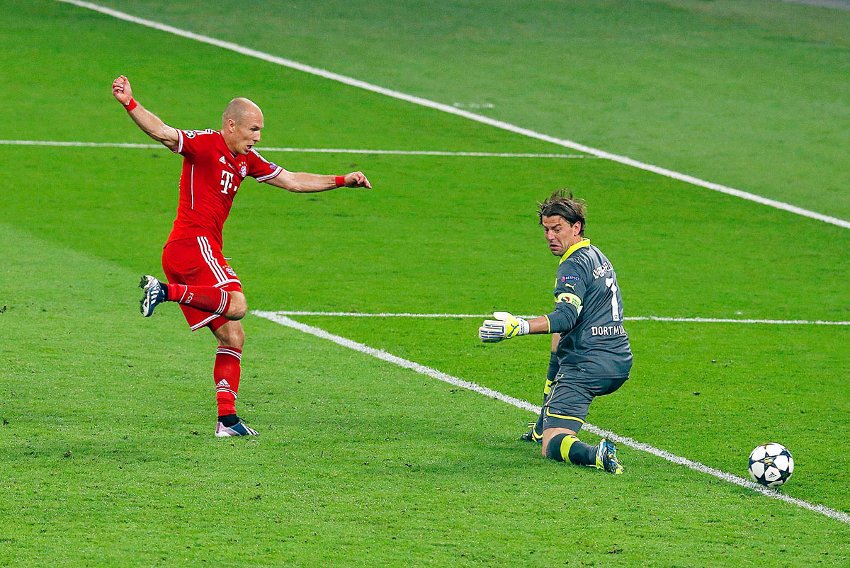 Döntő pillanat: Robben elgurítja a labdát Weidenfeller kapus mellett