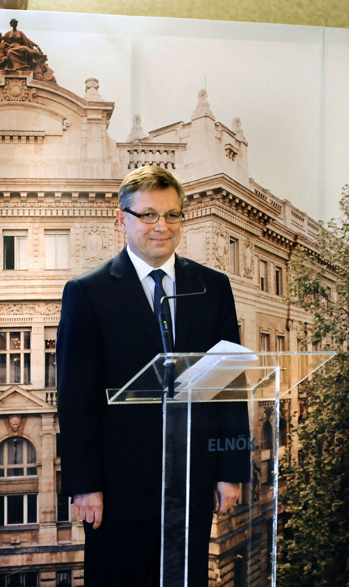 Matolcsy első nyilvános szereplésén, az MNB gazdaságélénkítő csomagjának április eleji bejelentésén