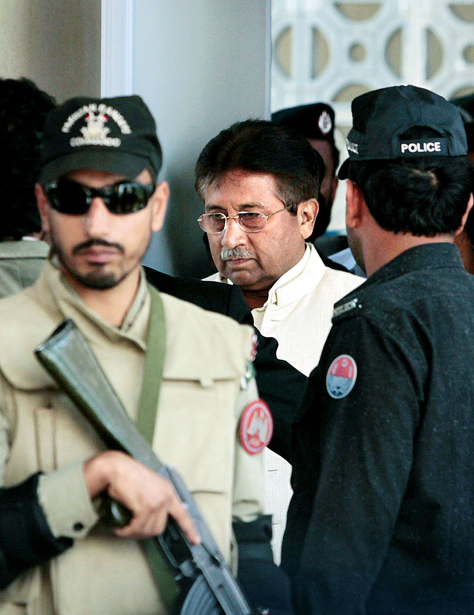 Musarraf elhagyja a bíróságot