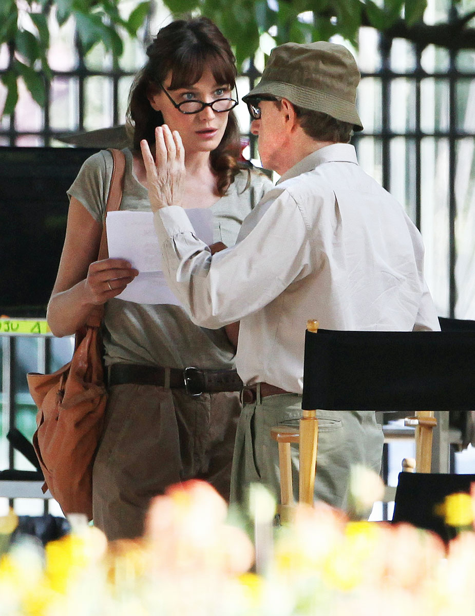 Carla Bruni és Woody Allen az Éjfélkor Párizsban forgatásán. Amerika mindent legyőz