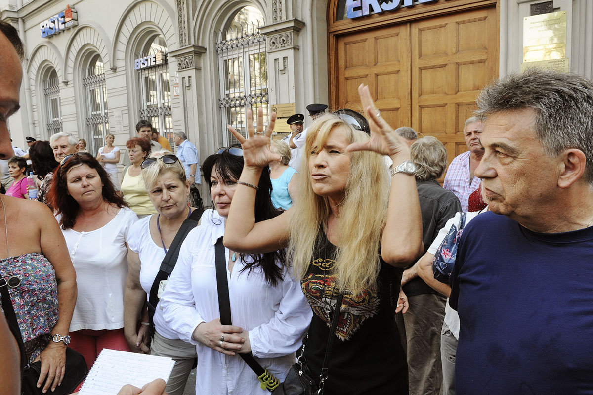 2011. augusztus – az egyik első, de valószínűleg nem az utolsó devizatüntetés