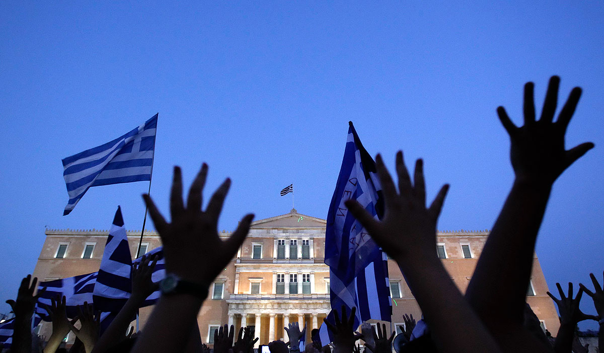 Zászlófelhő az athéni Alkotmány téren. Ultimátumot kaptak
