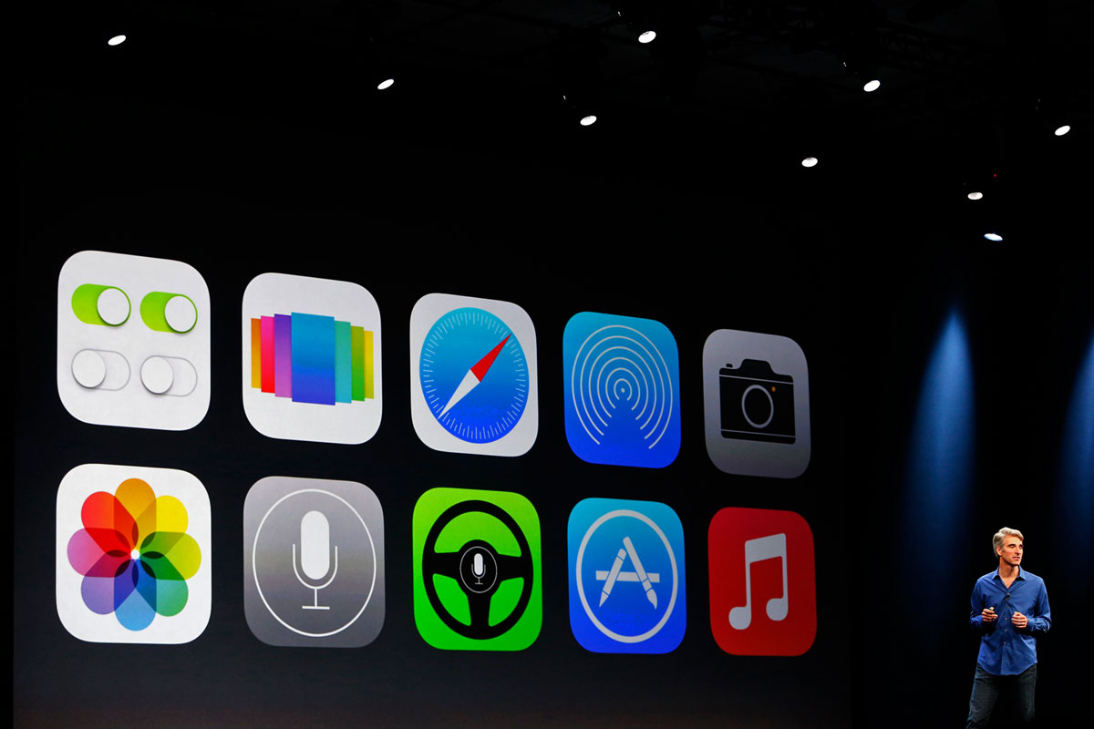 Az iOS 7 mobil operációs rendszer ikonjait mutatják be a cég fejlesztői konferenciáján