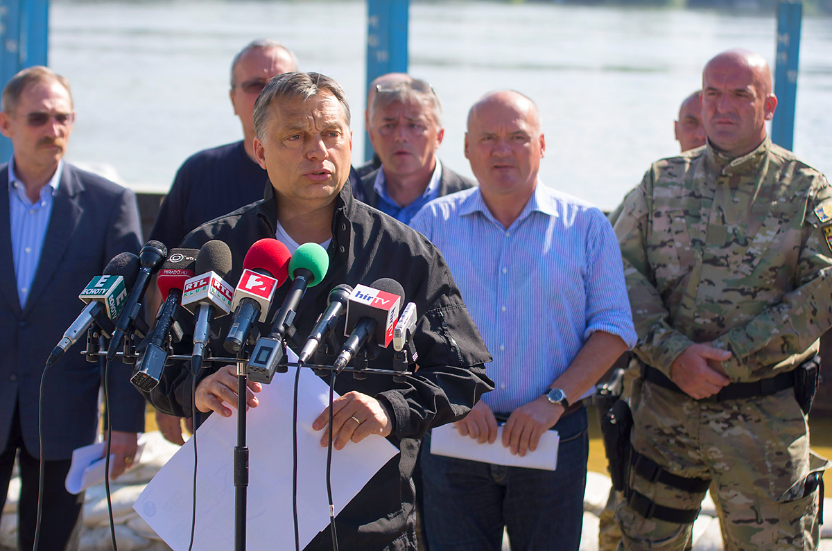 Orbán Viktor Mohácson tart sajtótájékoztatót az árvízhelyzetről
