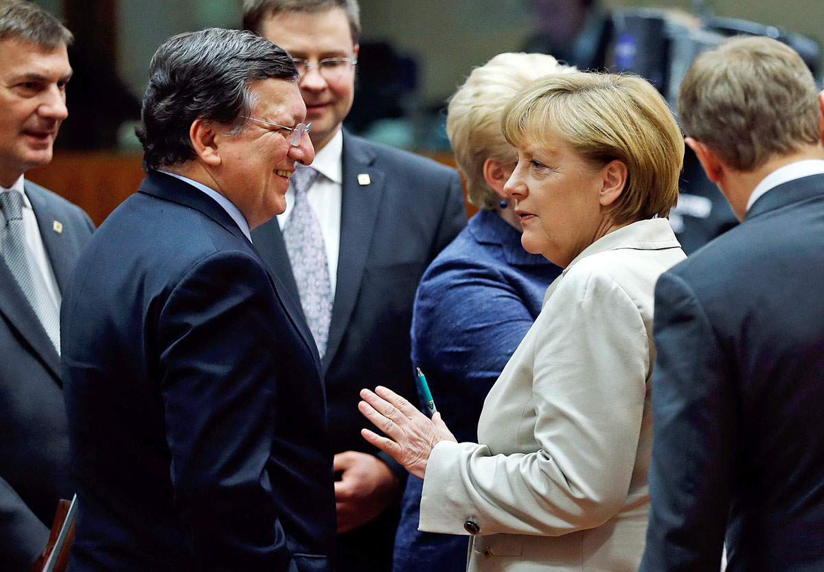 José Manuel Barroso Angela Merkel szavaira figyel – már most van eredménye az EU-csúcsnak